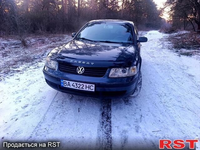 Синий Фольксваген Пассат, объемом двигателя 1.8 л и пробегом 370 тыс. км за 3500 $, фото 1 на Automoto.ua