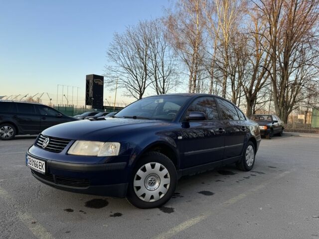 Синий Фольксваген Пассат, объемом двигателя 1.6 л и пробегом 347 тыс. км за 3800 $, фото 1 на Automoto.ua