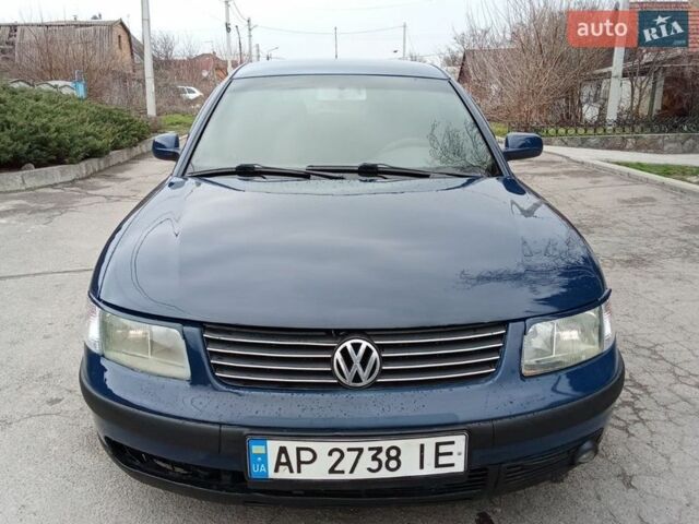 Синий Фольксваген Пассат, объемом двигателя 1.78 л и пробегом 300 тыс. км за 2800 $, фото 1 на Automoto.ua