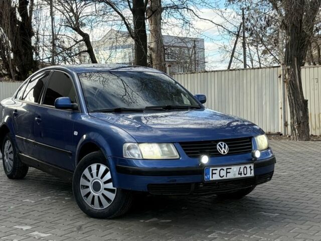 Синий Фольксваген Пассат, объемом двигателя 1.9 л и пробегом 300 тыс. км за 1850 $, фото 1 на Automoto.ua