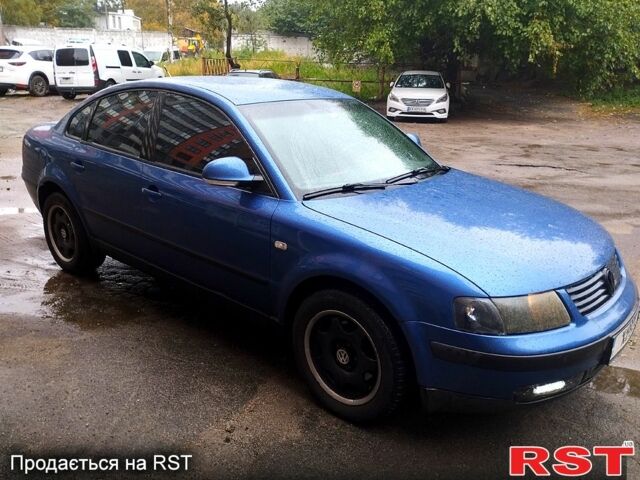 Синий Фольксваген Пассат, объемом двигателя 1.8 л и пробегом 354 тыс. км за 3500 $, фото 1 на Automoto.ua