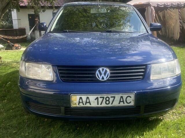 Синий Фольксваген Пассат, объемом двигателя 2 л и пробегом 210 тыс. км за 3800 $, фото 1 на Automoto.ua