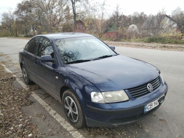 Синий Фольксваген Пассат, объемом двигателя 1.6 л и пробегом 305 тыс. км за 4000 $, фото 1 на Automoto.ua