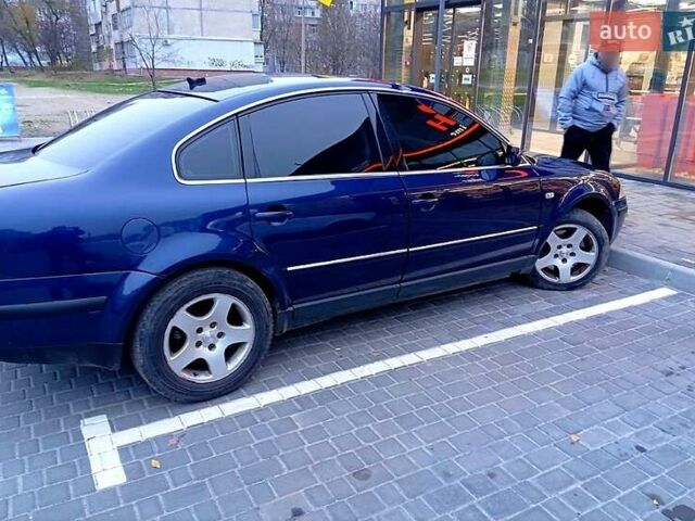 Синий Фольксваген Пассат, объемом двигателя 2.5 л и пробегом 380 тыс. км за 3800 $, фото 1 на Automoto.ua