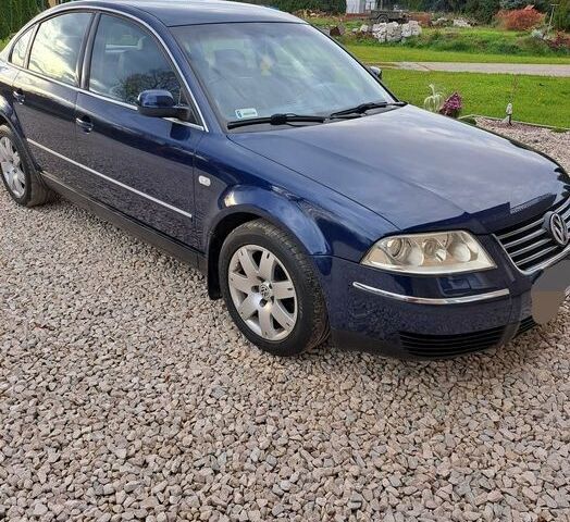 Синий Фольксваген Пассат, объемом двигателя 2.8 л и пробегом 322 тыс. км за 2050 $, фото 1 на Automoto.ua