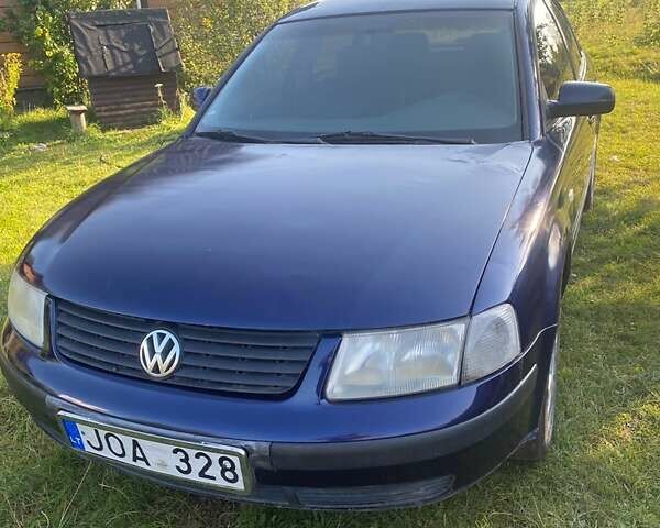 Синий Фольксваген Пассат, объемом двигателя 1.9 л и пробегом 350 тыс. км за 1900 $, фото 1 на Automoto.ua