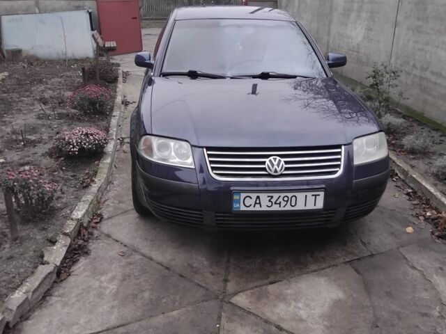 Синий Фольксваген Пассат, объемом двигателя 1.8 л и пробегом 311 тыс. км за 4500 $, фото 1 на Automoto.ua