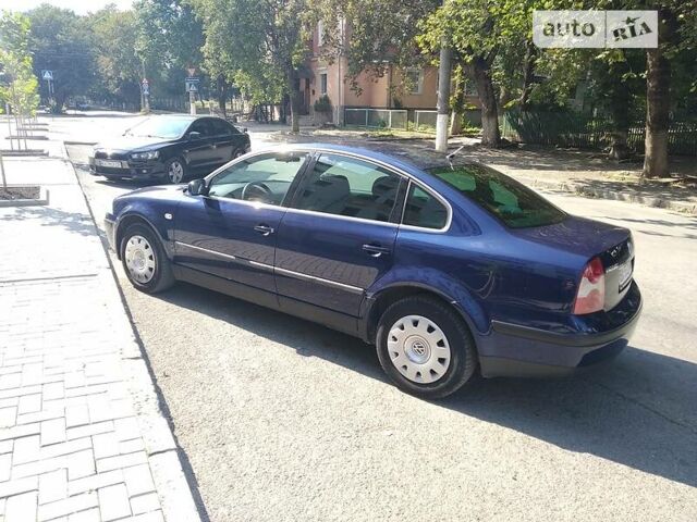Синий Фольксваген Пассат, объемом двигателя 1.6 л и пробегом 220 тыс. км за 4300 $, фото 1 на Automoto.ua