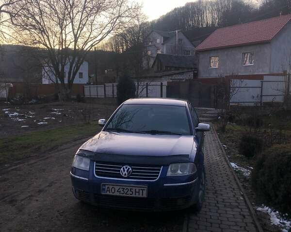 Синий Фольксваген Пассат, объемом двигателя 1.8 л и пробегом 330 тыс. км за 3200 $, фото 1 на Automoto.ua