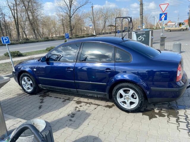 Синий Фольксваген Пассат, объемом двигателя 1.6 л и пробегом 243 тыс. км за 4300 $, фото 1 на Automoto.ua