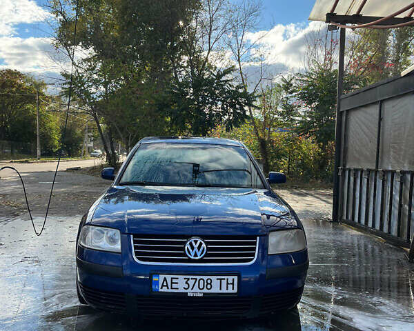 Синий Фольксваген Пассат, объемом двигателя 1.6 л и пробегом 241 тыс. км за 5000 $, фото 1 на Automoto.ua