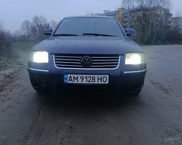 Синий Фольксваген Пассат, объемом двигателя 2.39 л и пробегом 305 тыс. км за 4550 $, фото 1 на Automoto.ua