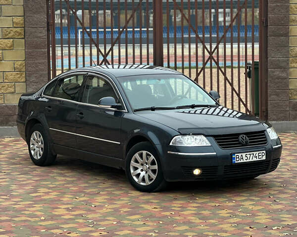 Синий Фольксваген Пассат, объемом двигателя 1.9 л и пробегом 226 тыс. км за 3950 $, фото 1 на Automoto.ua