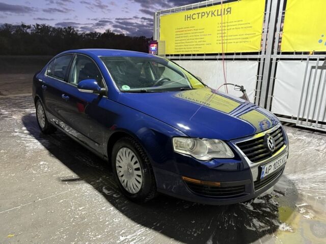 Синий Фольксваген Пассат, объемом двигателя 1.6 л и пробегом 155 тыс. км за 2950 $, фото 1 на Automoto.ua