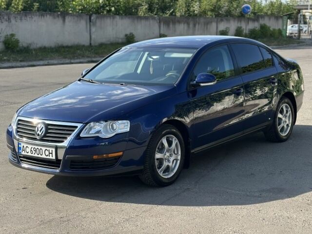 Синий Фольксваген Пассат, объемом двигателя 1.6 л и пробегом 208 тыс. км за 5300 $, фото 1 на Automoto.ua