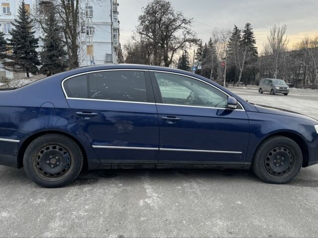 Синій Фольксваген Пассат, об'ємом двигуна 0 л та пробігом 300 тис. км за 2910 $, фото 1 на Automoto.ua