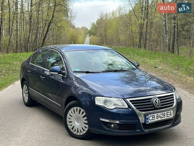Синий Фольксваген Пассат, объемом двигателя 1.6 л и пробегом 250 тыс. км за 3999 $, фото 1 на Automoto.ua