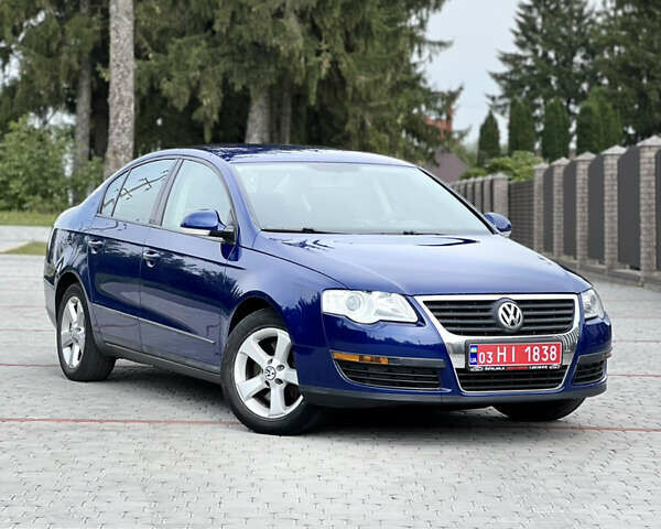 Синій Фольксваген Пассат, об'ємом двигуна 1.6 л та пробігом 252 тис. км за 5600 $, фото 1 на Automoto.ua
