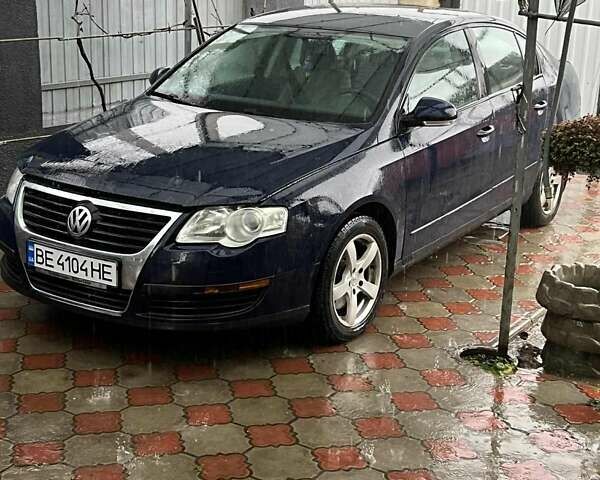 Синий Фольксваген Пассат, объемом двигателя 2 л и пробегом 330 тыс. км за 5800 $, фото 1 на Automoto.ua