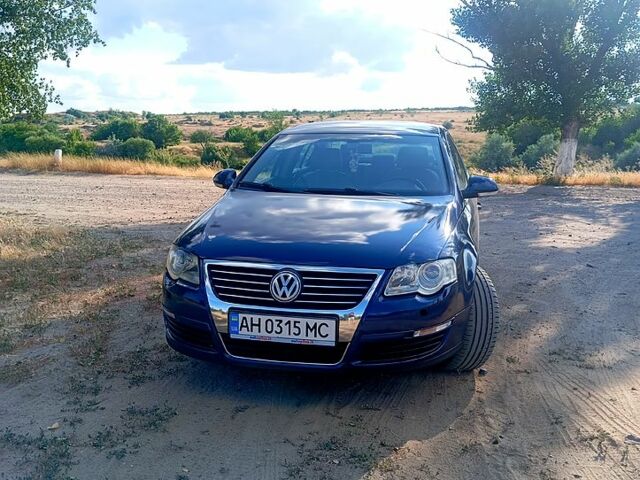 Синій Фольксваген Пассат, об'ємом двигуна 2 л та пробігом 260 тис. км за 4200 $, фото 1 на Automoto.ua