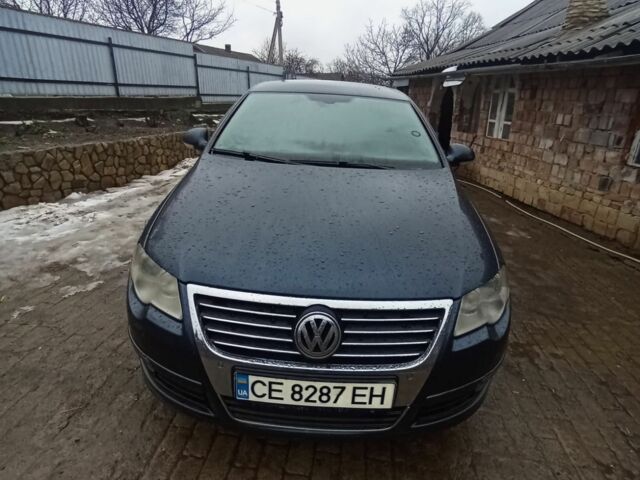 Синий Фольксваген Пассат, объемом двигателя 2 л и пробегом 330 тыс. км за 4500 $, фото 1 на Automoto.ua