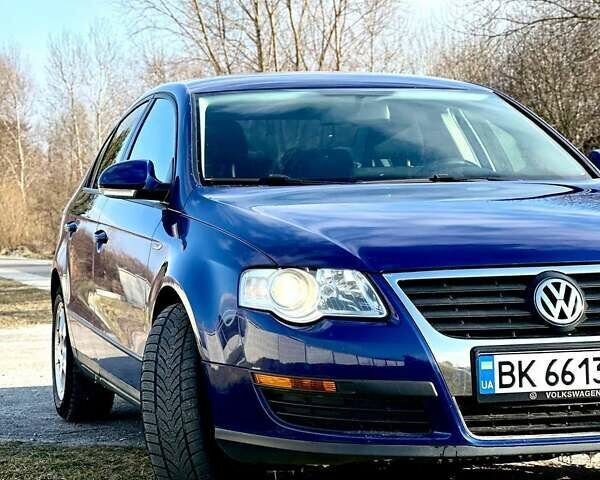 Синій Фольксваген Пассат, об'ємом двигуна 1.6 л та пробігом 295 тис. км за 5300 $, фото 1 на Automoto.ua