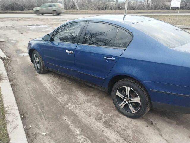 Синий Фольксваген Пассат, объемом двигателя 1.9 л и пробегом 340 тыс. км за 2731 $, фото 1 на Automoto.ua