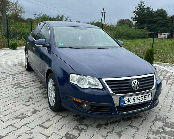 Синий Фольксваген Пассат, объемом двигателя 1.97 л и пробегом 395 тыс. км за 5999 $, фото 1 на Automoto.ua