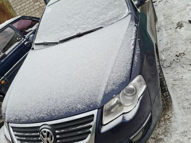 Синій Фольксваген Пассат, об'ємом двигуна 2 л та пробігом 318 тис. км за 2300 $, фото 1 на Automoto.ua