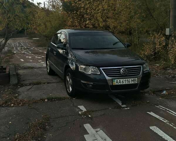 Синий Фольксваген Пассат, объемом двигателя 2 л и пробегом 220 тыс. км за 7777 $, фото 1 на Automoto.ua