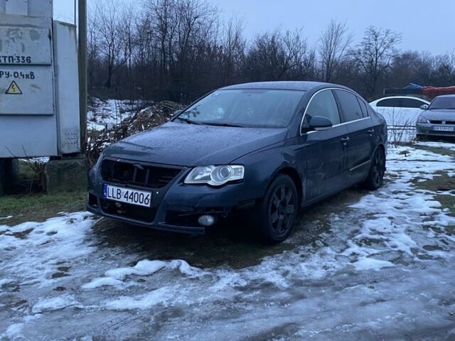 Синий Фольксваген Пассат, объемом двигателя 2 л и пробегом 200 тыс. км за 2500 $, фото 1 на Automoto.ua