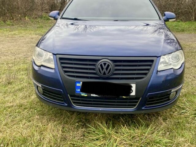 Синий Фольксваген Пассат, объемом двигателя 2 л и пробегом 300 тыс. км за 4000 $, фото 1 на Automoto.ua