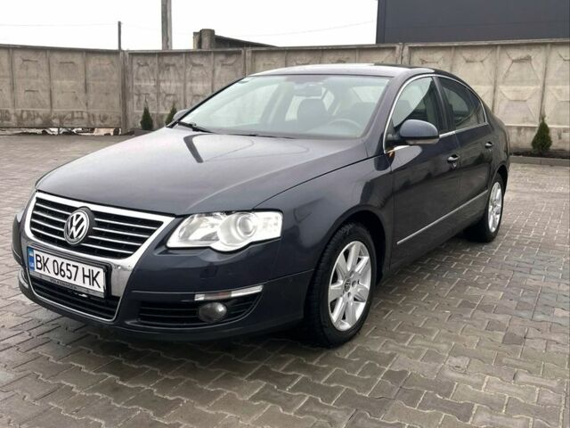 Синий Фольксваген Пассат, объемом двигателя 2 л и пробегом 248 тыс. км за 6599 $, фото 1 на Automoto.ua