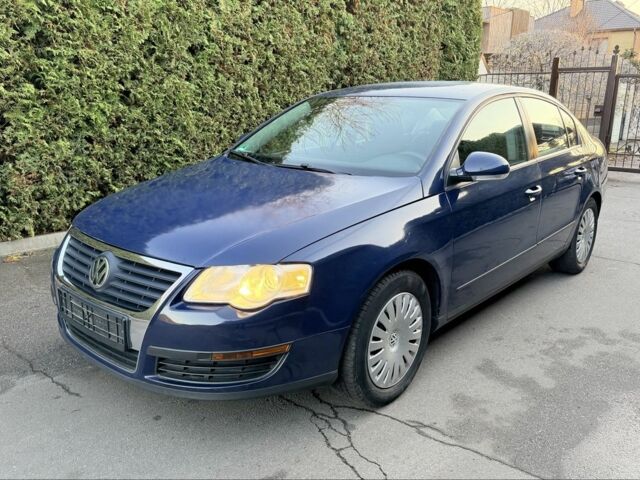 Синий Фольксваген Пассат, объемом двигателя 1.6 л и пробегом 160 тыс. км за 4400 $, фото 1 на Automoto.ua