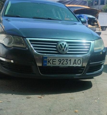 Синий Фольксваген Пассат, объемом двигателя 2 л и пробегом 297 тыс. км за 5800 $, фото 1 на Automoto.ua