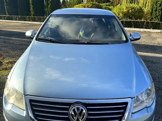 Синій Фольксваген Пассат, об'ємом двигуна 2 л та пробігом 284 тис. км за 6800 $, фото 1 на Automoto.ua