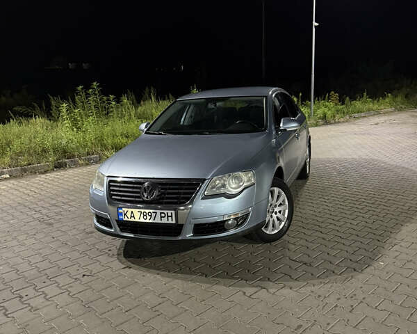 Синий Фольксваген Пассат, объемом двигателя 2 л и пробегом 241 тыс. км за 5200 $, фото 1 на Automoto.ua