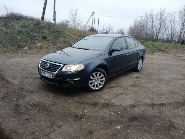 Синий Фольксваген Пассат, объемом двигателя 1.9 л и пробегом 328 тыс. км за 2700 $, фото 1 на Automoto.ua
