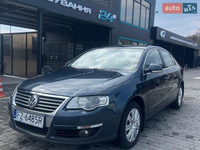 Синий Фольксваген Пассат, объемом двигателя 2 л и пробегом 300 тыс. км за 2850 $, фото 1 на Automoto.ua