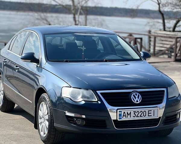 Синий Фольксваген Пассат, объемом двигателя 1.8 л и пробегом 292 тыс. км за 6500 $, фото 1 на Automoto.ua
