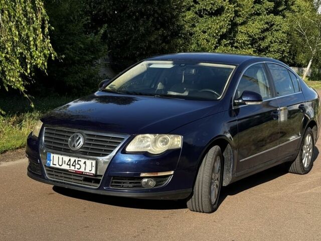 Синій Фольксваген Пассат, об'ємом двигуна 2 л та пробігом 250 тис. км за 3117 $, фото 1 на Automoto.ua