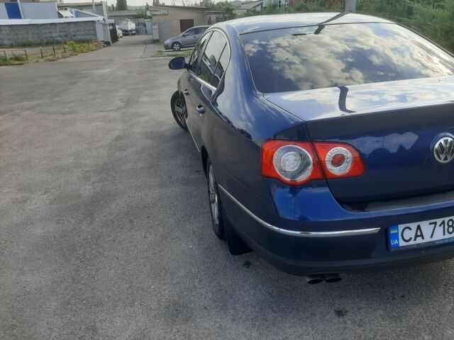 Синий Фольксваген Пассат, объемом двигателя 2 л и пробегом 320 тыс. км за 7200 $, фото 1 на Automoto.ua