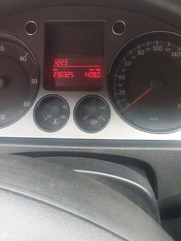 Синий Фольксваген Пассат, объемом двигателя 2 л и пробегом 230 тыс. км за 6100 $, фото 1 на Automoto.ua