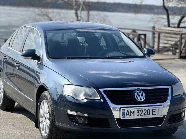 Синий Фольксваген Пассат, объемом двигателя 1.8 л и пробегом 292 тыс. км за 6000 $, фото 1 на Automoto.ua