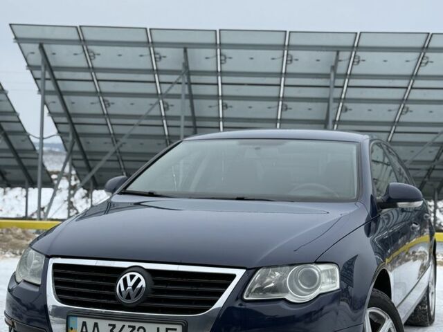 Синий Фольксваген Пассат, объемом двигателя 1.8 л и пробегом 300 тыс. км за 5000 $, фото 1 на Automoto.ua