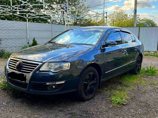 Синий Фольксваген Пассат, объемом двигателя 1.8 л и пробегом 230 тыс. км за 6200 $, фото 1 на Automoto.ua