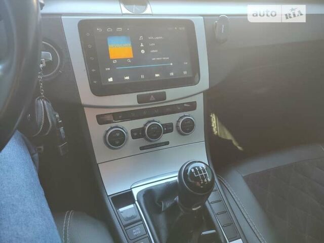 Синий Фольксваген Пассат, объемом двигателя 2 л и пробегом 240 тыс. км за 10500 $, фото 1 на Automoto.ua