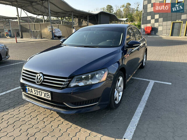 Синий Фольксваген Пассат, объемом двигателя 2.5 л и пробегом 255 тыс. км за 10000 $, фото 1 на Automoto.ua