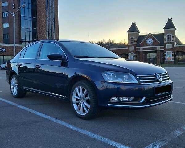 Синий Фольксваген Пассат, объемом двигателя 1.8 л и пробегом 150 тыс. км за 10500 $, фото 1 на Automoto.ua