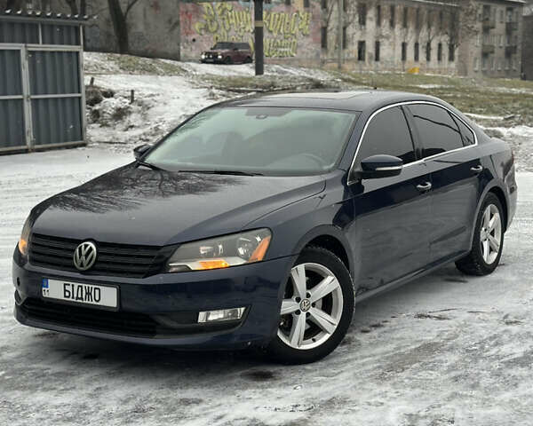 Синий Фольксваген Пассат, объемом двигателя 2.5 л и пробегом 212 тыс. км за 9700 $, фото 1 на Automoto.ua